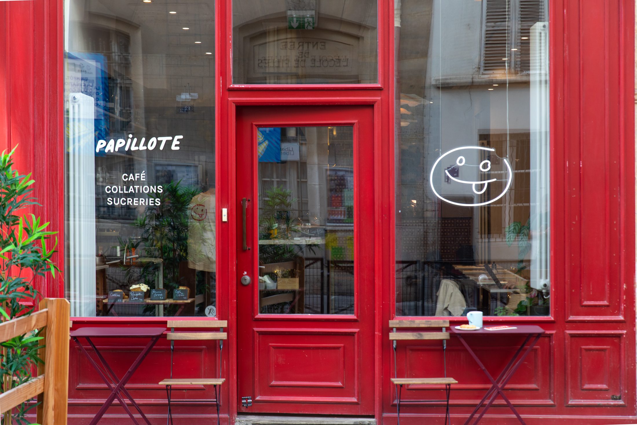 La devanture rouge de Papillote, rue Chaptal, Paris 9e