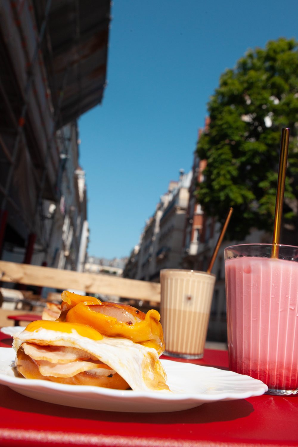 Boissons en terrasse chez Papillote, rue Chaptal, Paris 9e